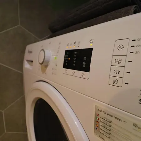 Room Emma,Between Bus And Train Station,Netflix,Speed Wi-Fi Zagreb Extérieur photo