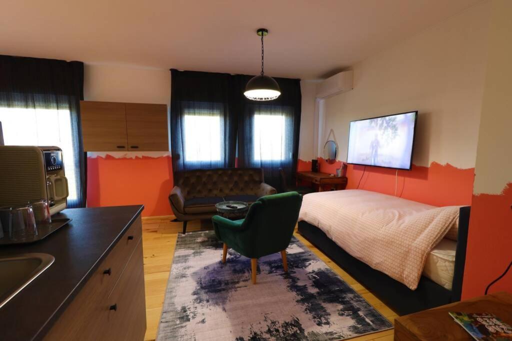 Emma,between Bus And Train Station,netflix,speed Wi-fi Appartement *